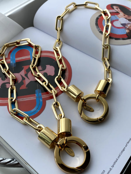 Choker CHAINS gold.