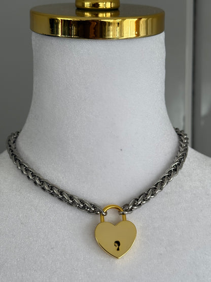 Choker HEARTS pendant gold