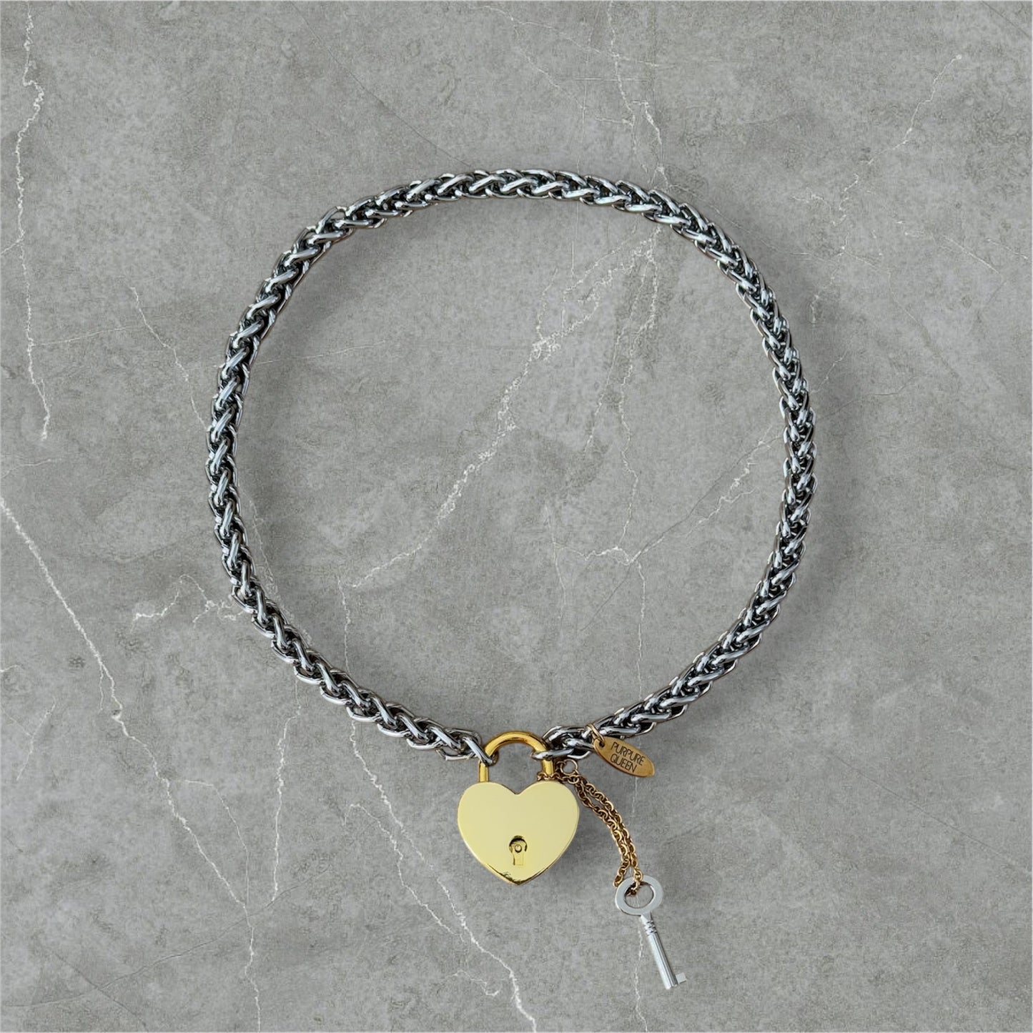 Choker HEARTS pendant gold