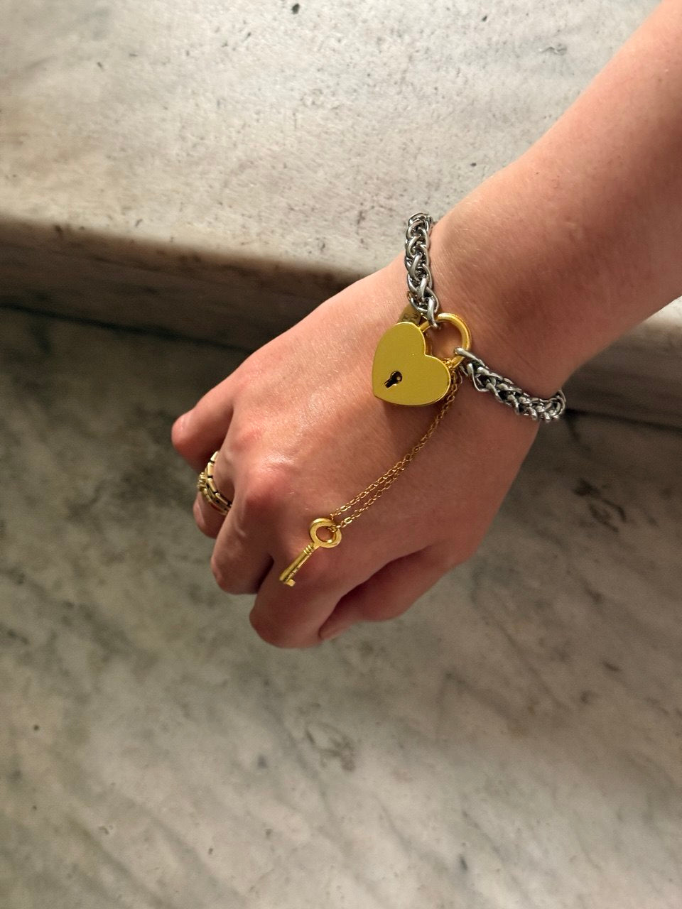 Bracelet HEARTS pendant gold